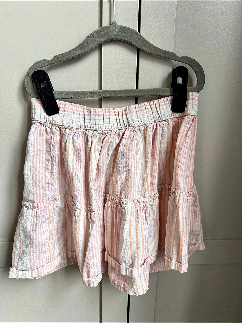 Gap Girls Striped Shorts in Pink & White with gold trim Size Medium Like New